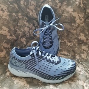 Women’s HOKA One One Clifton 5 Knit Size 9 worn less than 5 times